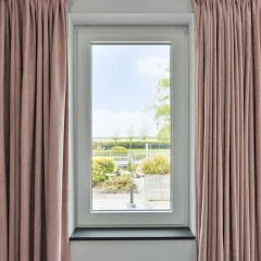 Houten woning | kunststof kozijnen, Quinline schuifpui en openslaande deuren | Glad wit