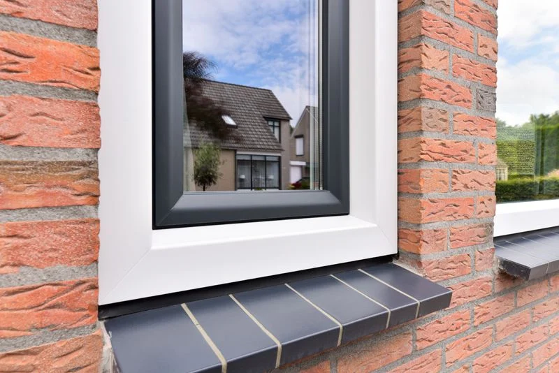 Woning | kunststof kozijnen, voor en achterdeur | Antraciet houtnerf