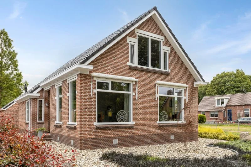 Vrijstaande jaren 20 woning | kunststof kozijnen, vensterbanken | Glad creme